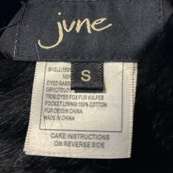 Women's Black Fur Vest - Picture 16 of 16